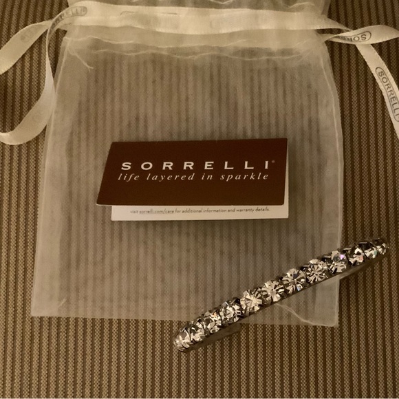 Sorrelli cuff bracelet - Picture 5 of 6